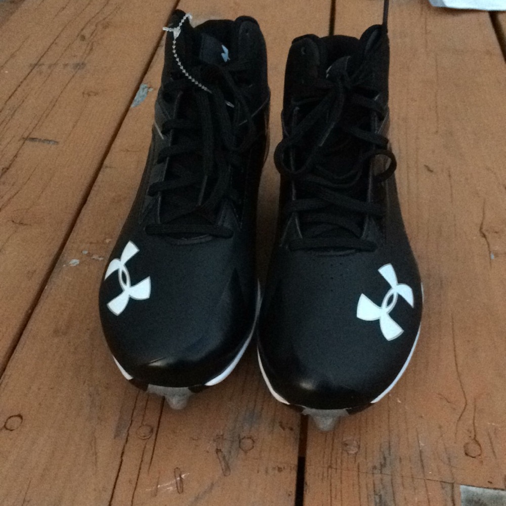 NWOT men’s under Armour cleats